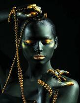 Без бренда «Девушка в черно-золотом макияже» в Иваново