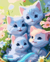 Милые белые котята